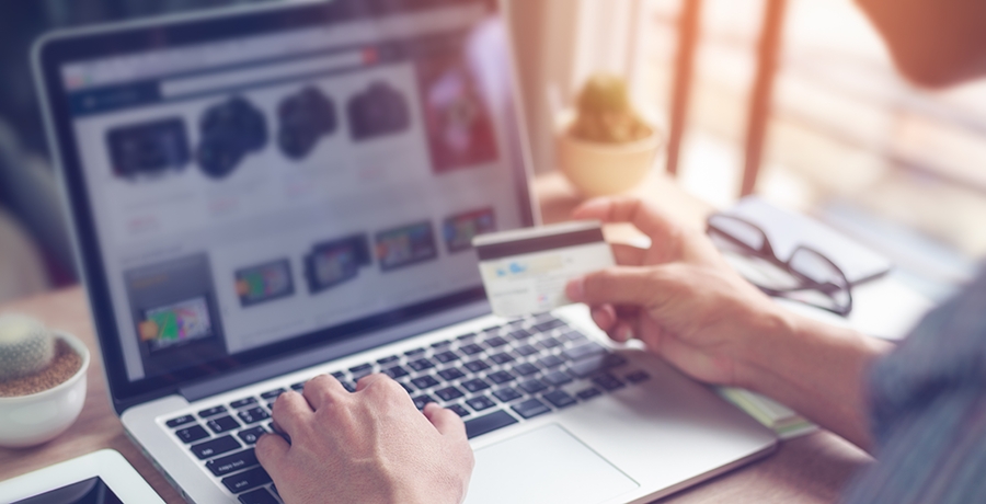 Online-Shopping payment credit card_900x460