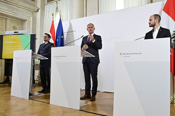 Bild der Pressekonferenz mit Tursky