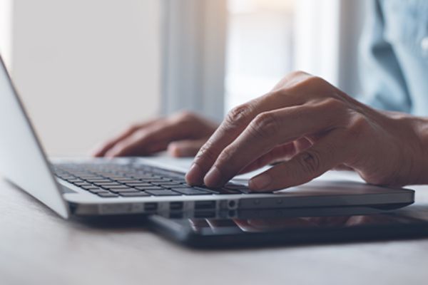 Firmenlaptop und Diensthandy 