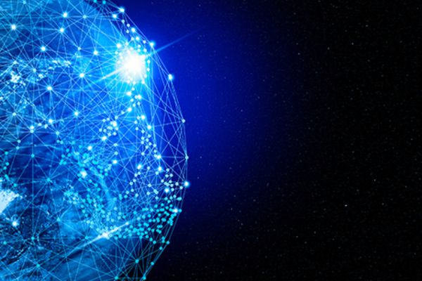 Halber Erdball in blau mit Satelliten-Internet-Vernetzung vor schwarzem Hintergrund