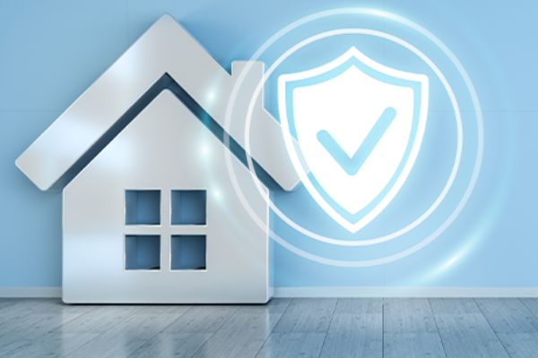 Symbolhäuschen vor blauem Hintergrund mit Security Abzeichen vorne 