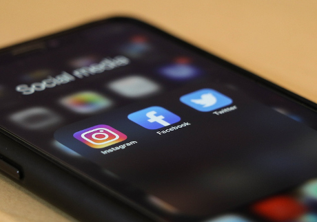 Symbolbild: Social Media Apps am Smartphone